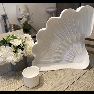 Tupperware.  Dish rack